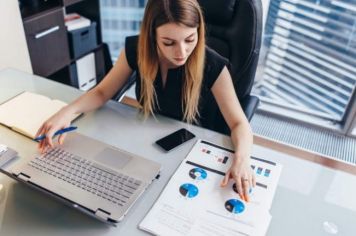 Semana de 4 dias de trabalho: agência brasileira vê tarefas mais organizadas com modelo