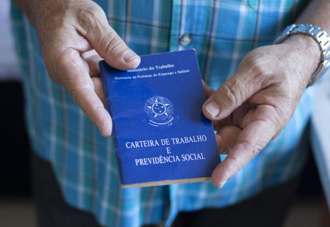 81% dos desempregados há mais de 2 anos são das classes D e E, diz levantamento